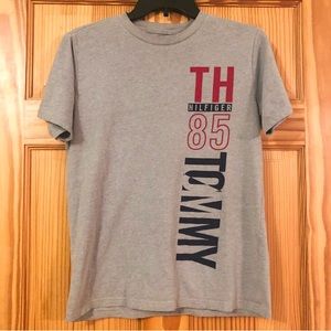 ⭐️ Lightly used boys Tommy Hilfiger T-shirt
